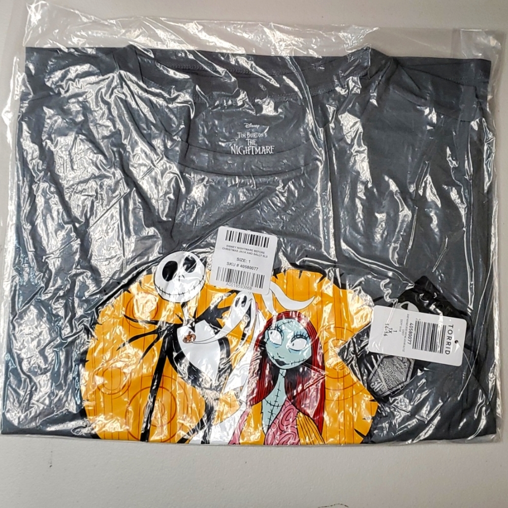 ❤️NWT TORRID TEE - NIGHTMARE BEFORE CHRISTMAS JACK & SALLY SUPER SOFT - Picture 6 of 13
